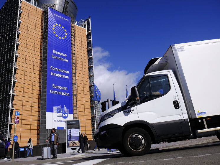 Беларусь в ответ на санкции запретила въезд автомобилей ЕС