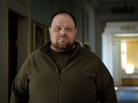 Відповідати за виїзд з України в період війни мають лише народні депутати і топчиновники – Стефанчук