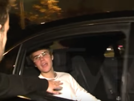 Бибер разбил губу своему фанату. Видео