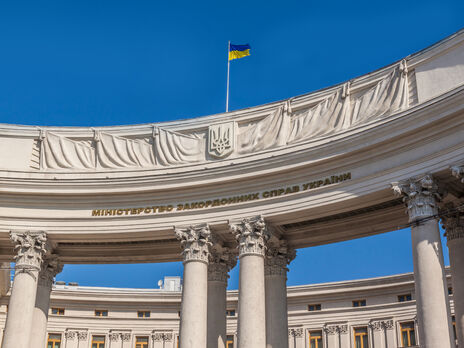 В январе-феврале ряд стран перенесли свои дипломатические миссии из Киева