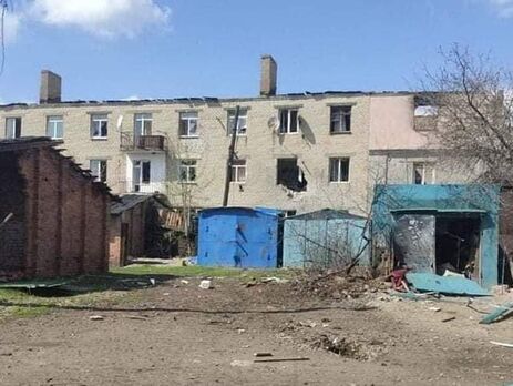 Російські окупанти частково пошкодили або зруйнували 12 багатоквартирних будинків у Луганській області, зазначив Гайдай