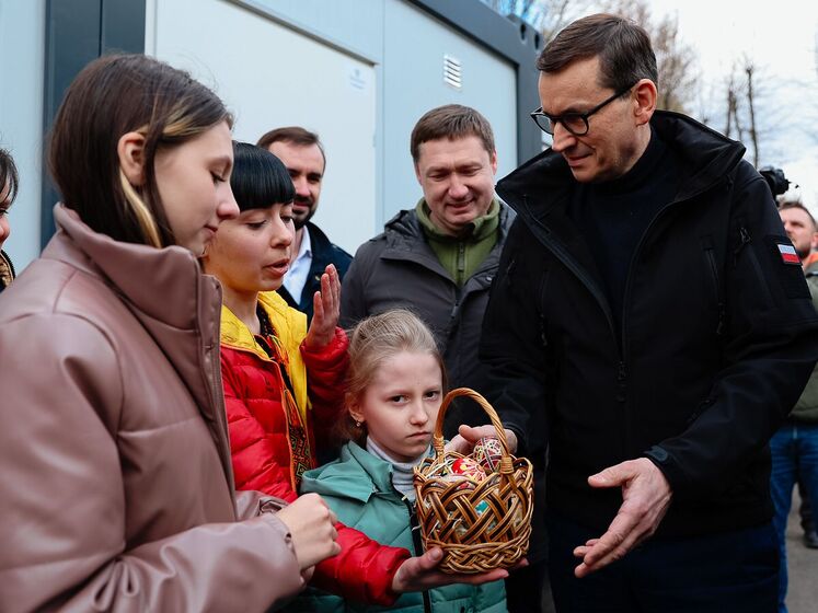 Прем'єр-міністр Польщі відкрив у Львові модульне містечко для переселенців та пообіцяв такі самі біля Києва