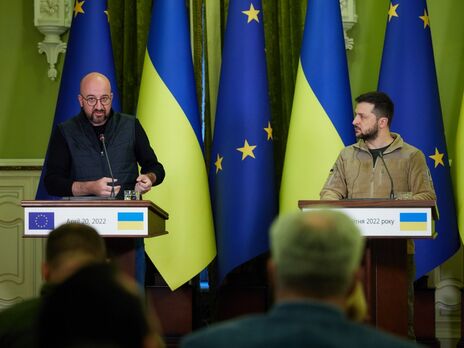 Мишель в ходе визита в Киев заявил, что существующих санкций против РФ недостаточно. Зеленский выразил надежду на нефтяное эмбарго