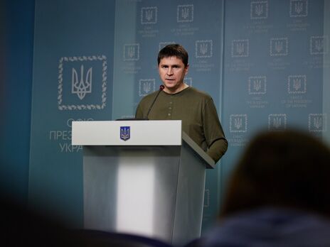 Подоляк заявил, что Россия, имеющая опыт принудительного переселения народов, никогда не признается, что украинцев вывезли насильно