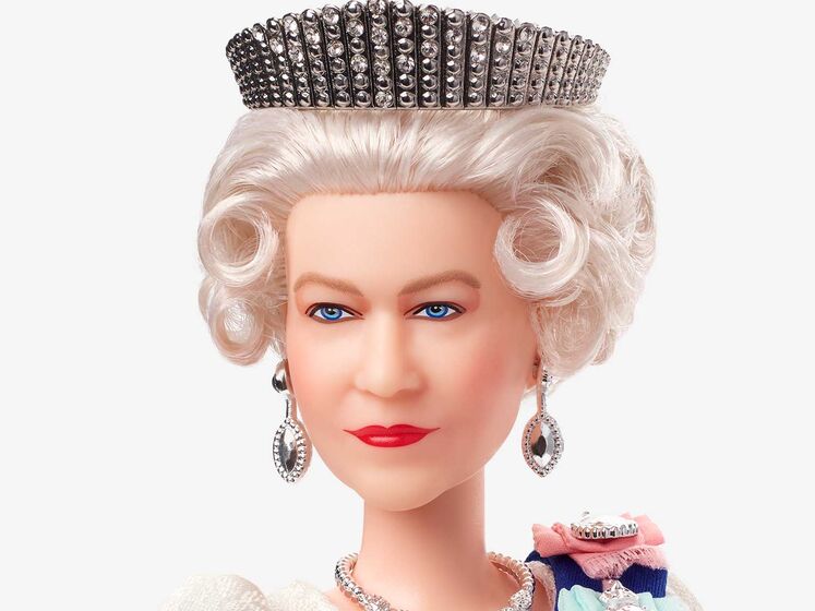 Не больше трех в одни руки. Производитель Барби в день рождения Елизаветы II презентовал лимитированную серию кукол в ее честь. Фото