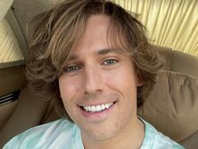 "Миллионы украинцев теряют дома, вынуждены покидать Родину". Галкин передаст гонорар от концертов в Израиле украинским беженцам