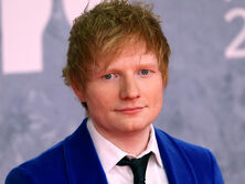 "Это был мой первый визит, и я чувствовал себя очень желанным гостем". Ширан выпустил клип, который был снят в Киеве до войны. Видео