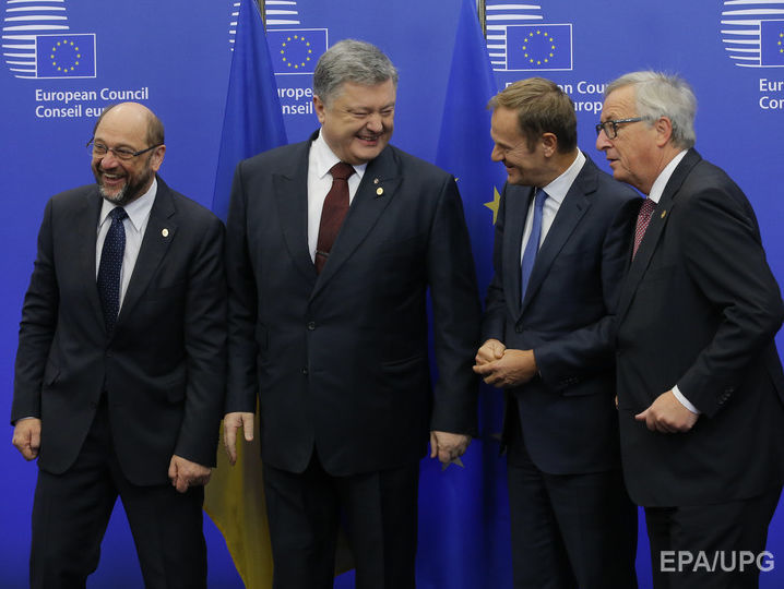 Порошенко прибыл в Брюссель на саммит с ЕС. Видео