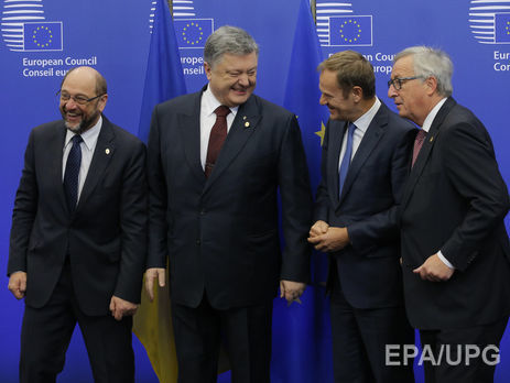 Порошенко прибыл в Брюссель на саммит с ЕС. Видео