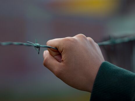 В помещениях завода в Харьковской области оккупанты устроили концлагерь, пытают людей – глава обладминистрации