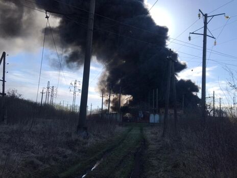 Оккупанты обстреляли подстанцию железнодорожной станции Красное – Львовская ОВА. Видео