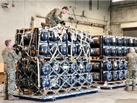 Пентагон опублікував відео, як у США готують до доправлення в Україну комплекси Stinger та Javelin