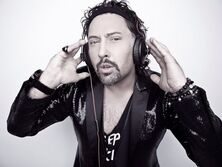 "Сповідь. Навіть глибокий сум і біль мають своє звучання". Дмитро Коляденко презентував пісню "Жити". Відео