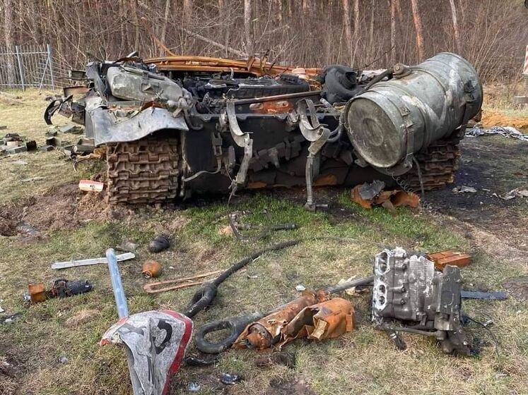 "Чесно сказати, Росія конкретно згасає". Російський окупант розповів про забиті "битком" ангари з "вантажем 200"