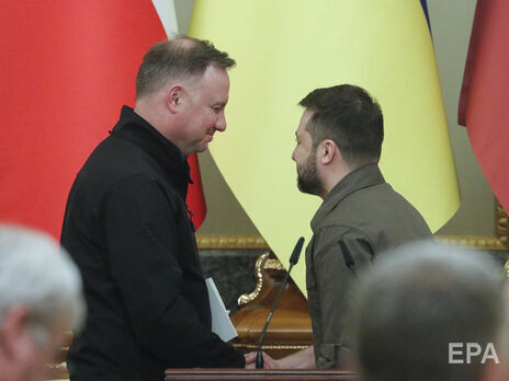 Дуда стал одним из немногих иностранных лидеров, кто посетил Украину после нападения России. На фото Дуда и Зеленский во время встречи в Киеве 13 апреля