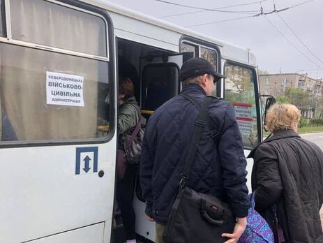 Окупанти обстріляли два евакуаційні автобуси в Попасній, зв'язок із ними втрачено – військова адміністрація