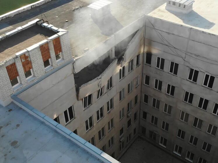 Окупанти вночі обстріляли житлові будинки та лікарню в Харкові, поранено одну людину – ДСНС