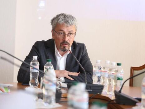 Ткаченко заявив, що влада в Маріуполі відмовлялася від евакуації музейних експонатів. Їх викрали окупанти