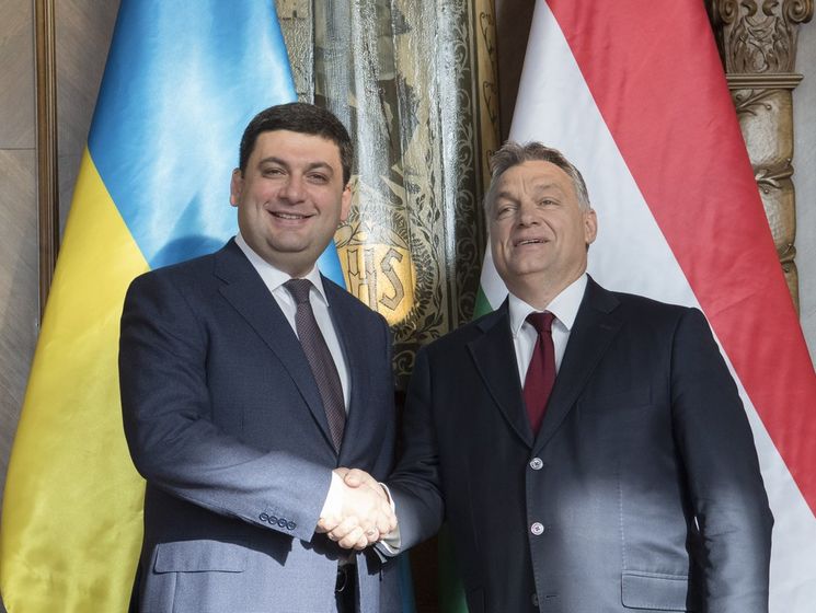 Гройсман: Венгрия отменила для украинцев плату за нацвизы 