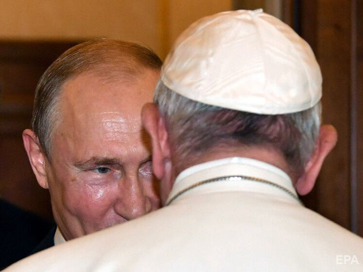 Папа Франциск заявив, що просив про зустріч із Путіним, щоб спробувати зупинити війну в Україні, але йому не відповіли