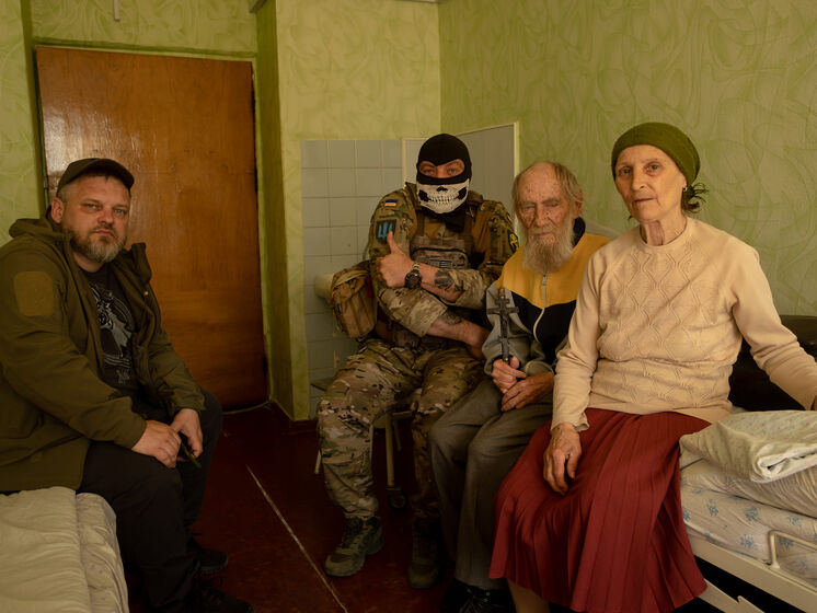 Українку, яка стала героїнею російської пропаганди як "бабуся із прапором", знайшли в Харкові. Відео
