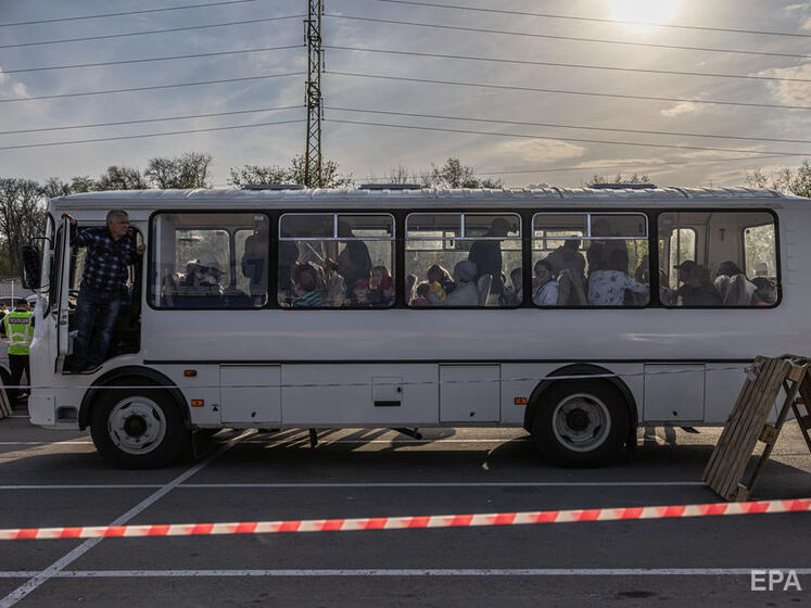 Из Мариуполя и "Азовстали" вывезли еще 500 мирных граждан, эвакуация продолжается
