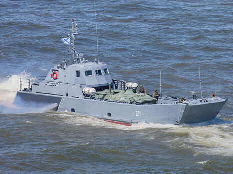 ВСУ точными атаками Bayraktar уничтожили три катера оккупантов у острова Змеиный, еще один поврежден – командование 