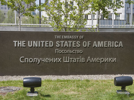 В Киев приехала временная поверенная США Кристина Квин. Посольство США работу пока не возобновляет