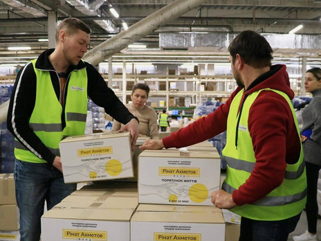 Фонд Ріната Ахметова передав чергову партію продуктів для жителів Києва