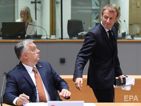 Макрон має намір поговорити з Орбаном про ембарго на російську нафту