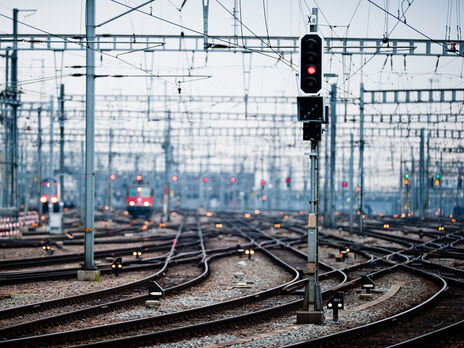 Энергетики ДТЭК Ахметова помогают возобновлять работу электросетей 