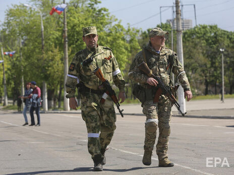 В Мариуполе оккупанты собираются запустить ремонтную базу для танков и БТР, ищут специалистов – советник мэра