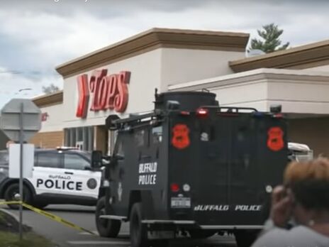 Жертвами стрілянини в супермаркеті в американському Буффало стало щонайменше 10 людей