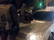 При задержании у подозреваемого нашли оружие и журналистское удостоверение