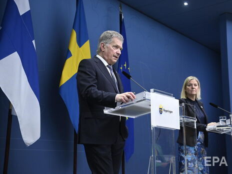 Андерссон сказала на совместной пресс-конференции с Нийнисте, что Швеция и Финляндия вместе подадут заявки на вступление в НАТО