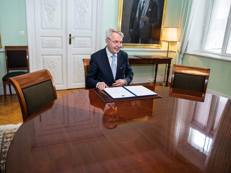 Глава МЗС Фінляндії підписав заявку на вступ країни в НАТО