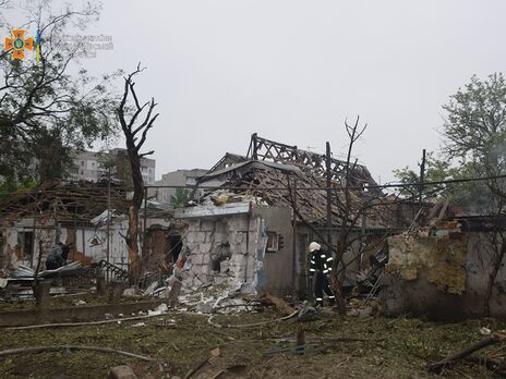 РФ завдала ракетного удару по Миколаєву, сталася пожежа, постраждала людина