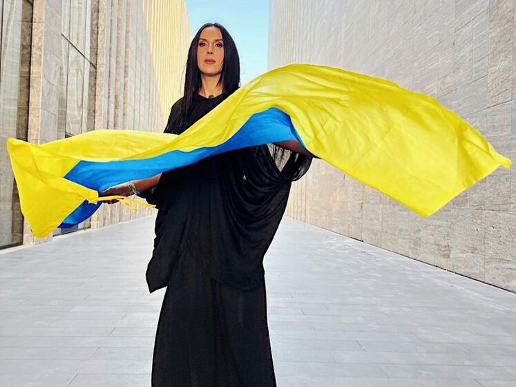 Джамала озвучила суму, яку вдалося отримати на підтримку України від продажу свого дизайнерського вбрання з вишивкою