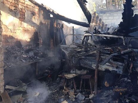 У Малій Данилівці згоріли шість гаражів та чотири автомобілі