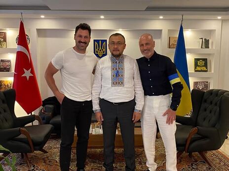 Отец и сын Чмерковские встретились в Турции с послом Украины Боднаром