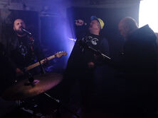 "Ніхто вас не кликав, ватніки, на х...й з України-матінки, дамой, дамой, к себе дамой". "The КУМ" в новом клипе показала реалии жизни в РФ