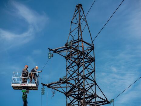 Энергетики начинают ремонт линий электропередач сразу, как получают разрешение на проведение работ от Вооруженных сил Украины