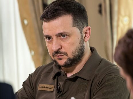 Україну зараз захищає 700 тис. людей, 250-тисячної армії для цього замало – Зеленський