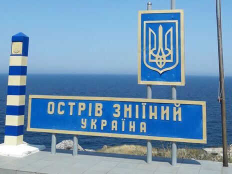 Біля Зміїного у Чорному морі росіяни погрожували зброєю іноземному цивільному судну – ВМС України
