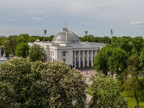 Рада сообщила о продлении военного положения в Украине, затем удалила пост в Facebook