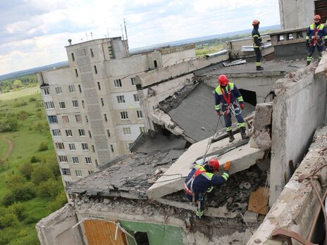 В Харькове разобрали завалы на 98 объектах, там нашли тела более 150 погибших – ГСЧС