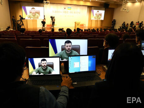 Зеленський виступає перед парламентами за допомогою відеозв'язку