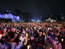 В Южной Корее люди пятые выходные подряд выходят на массовые протесты против президента. Фоторепортаж