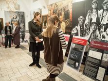 В Киеве открылась выставка ко Дню памяти жертв Голодоморов. Фоторепортаж