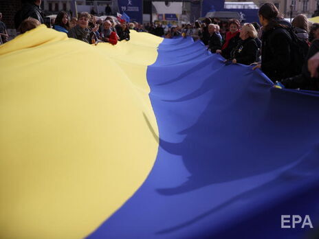 Згідно з результатами опитування, проти будь-яких територіальних поступок виступає більшість населення в усіх регіонах України.